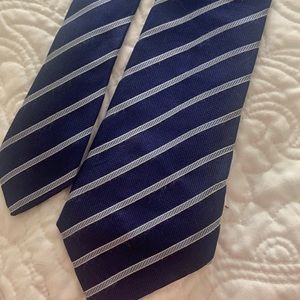 Isaia 100% silk Italian necktie and navy with light blue rope stripe pattern